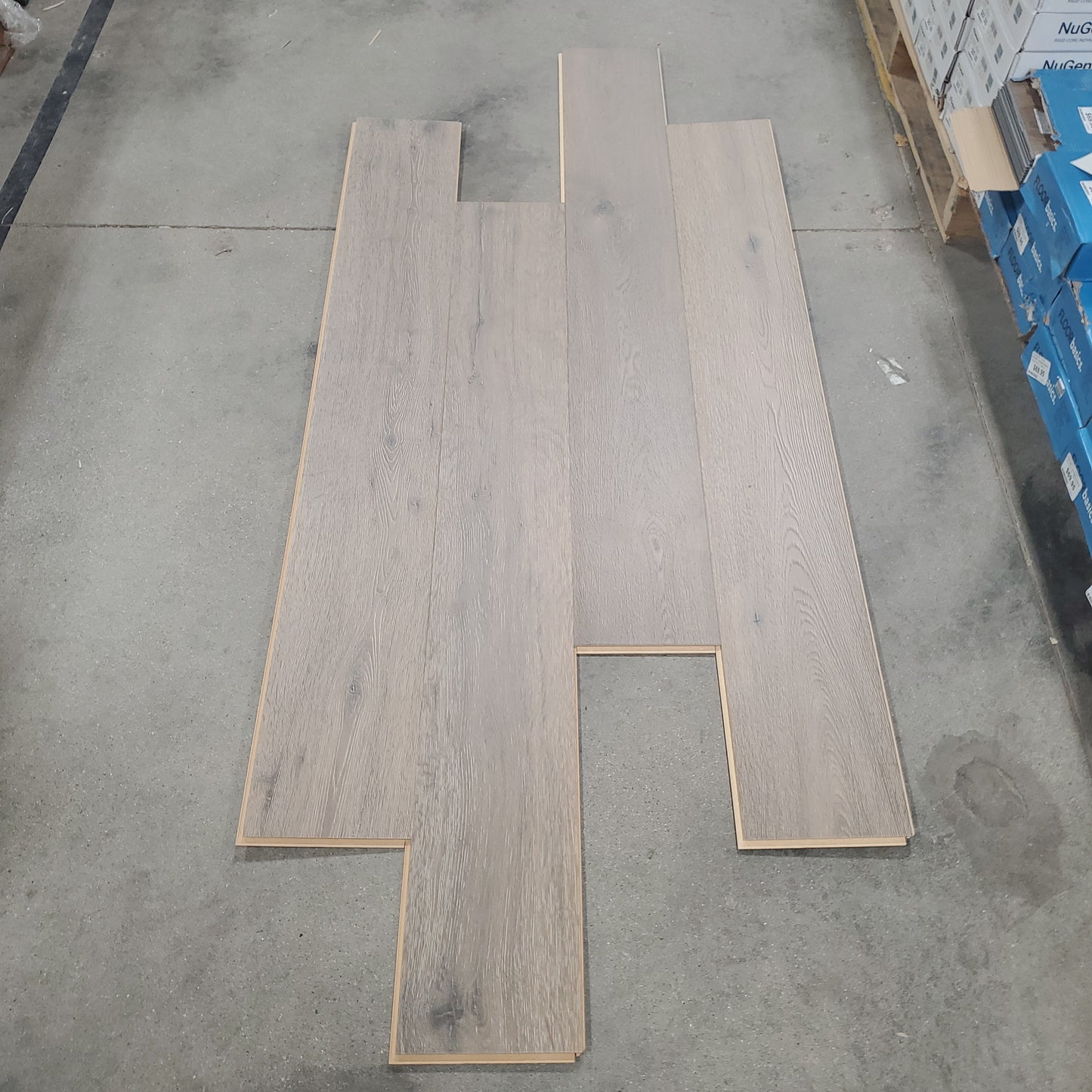 Laminate Flooring - Vintage Villa - 19.76 sq ft Laminate Flooring