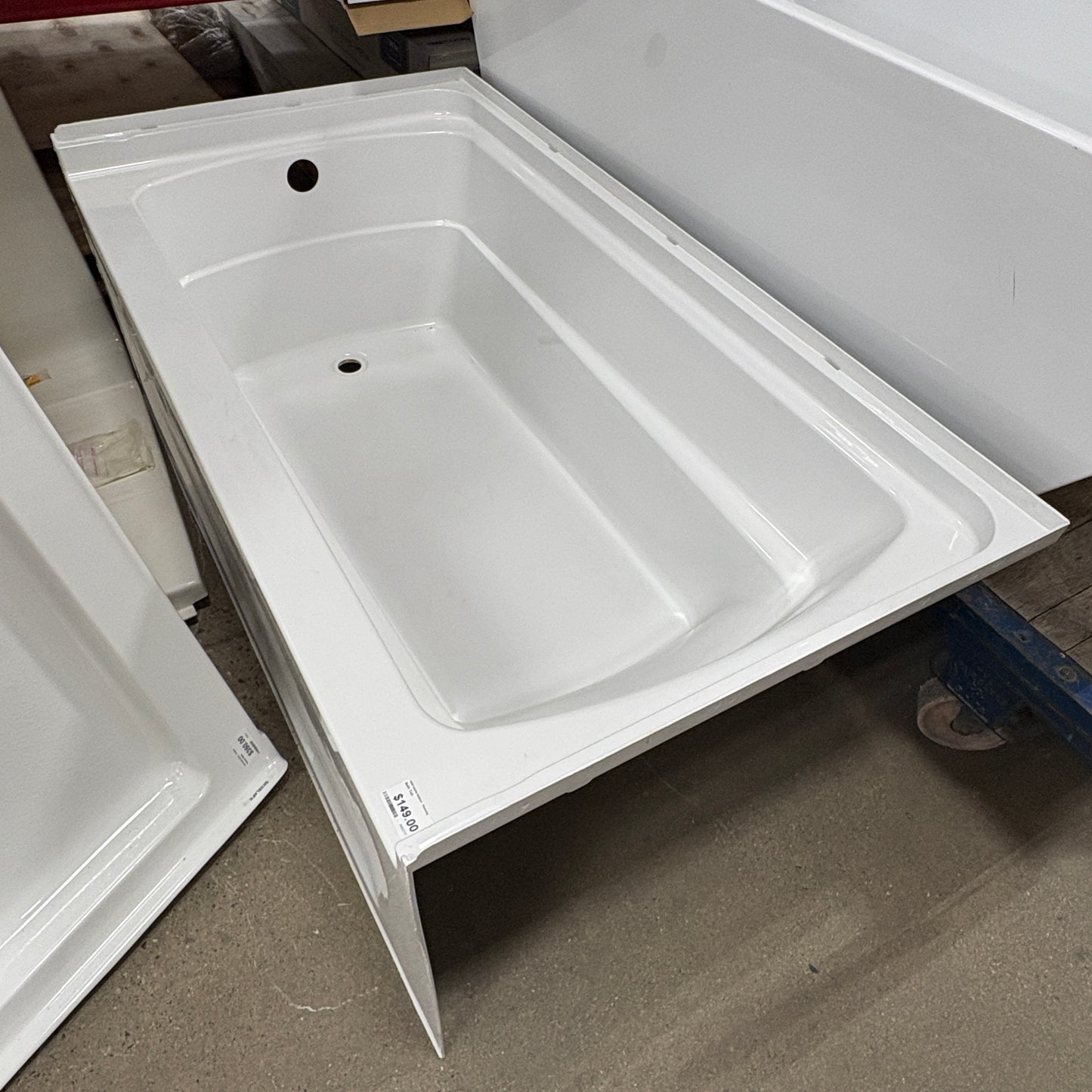 White Alcove Bathtub