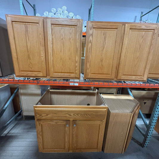 14 Pc Merillat Oak Cabinet Set