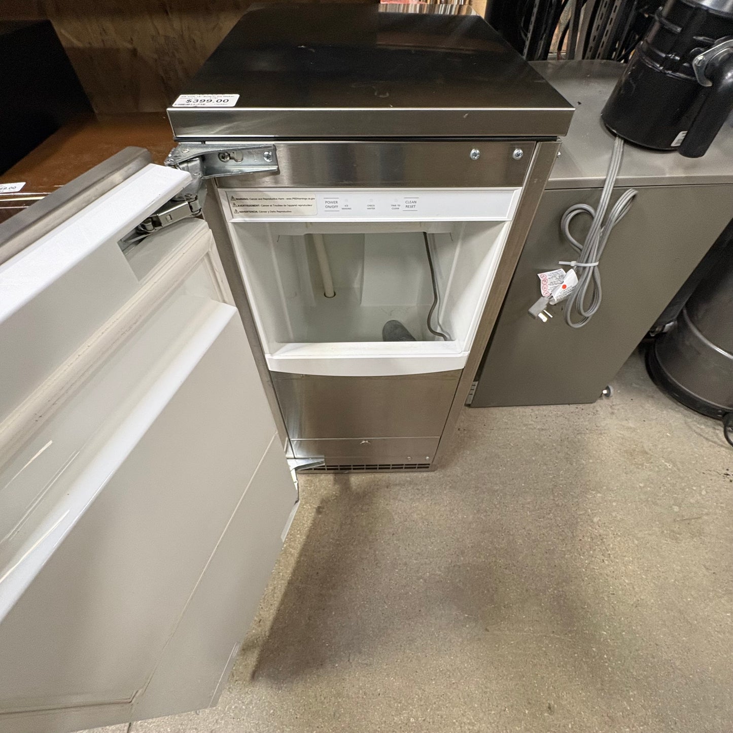 GE Cafe 15" Built-In Ice Maker TRUE