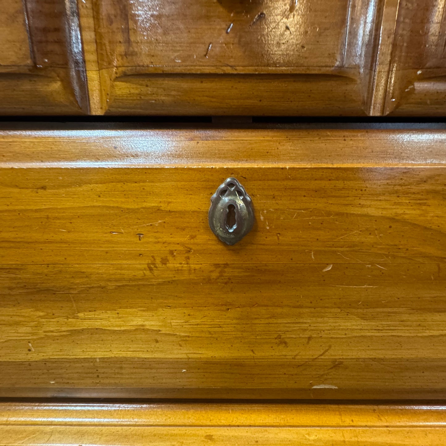Rustic Pine 5 Drawer Dresser