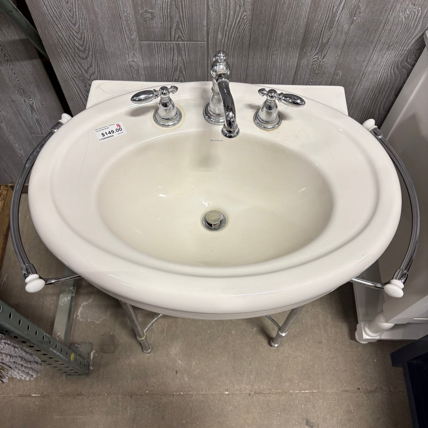 20" Console Vanity w/ TowelBar