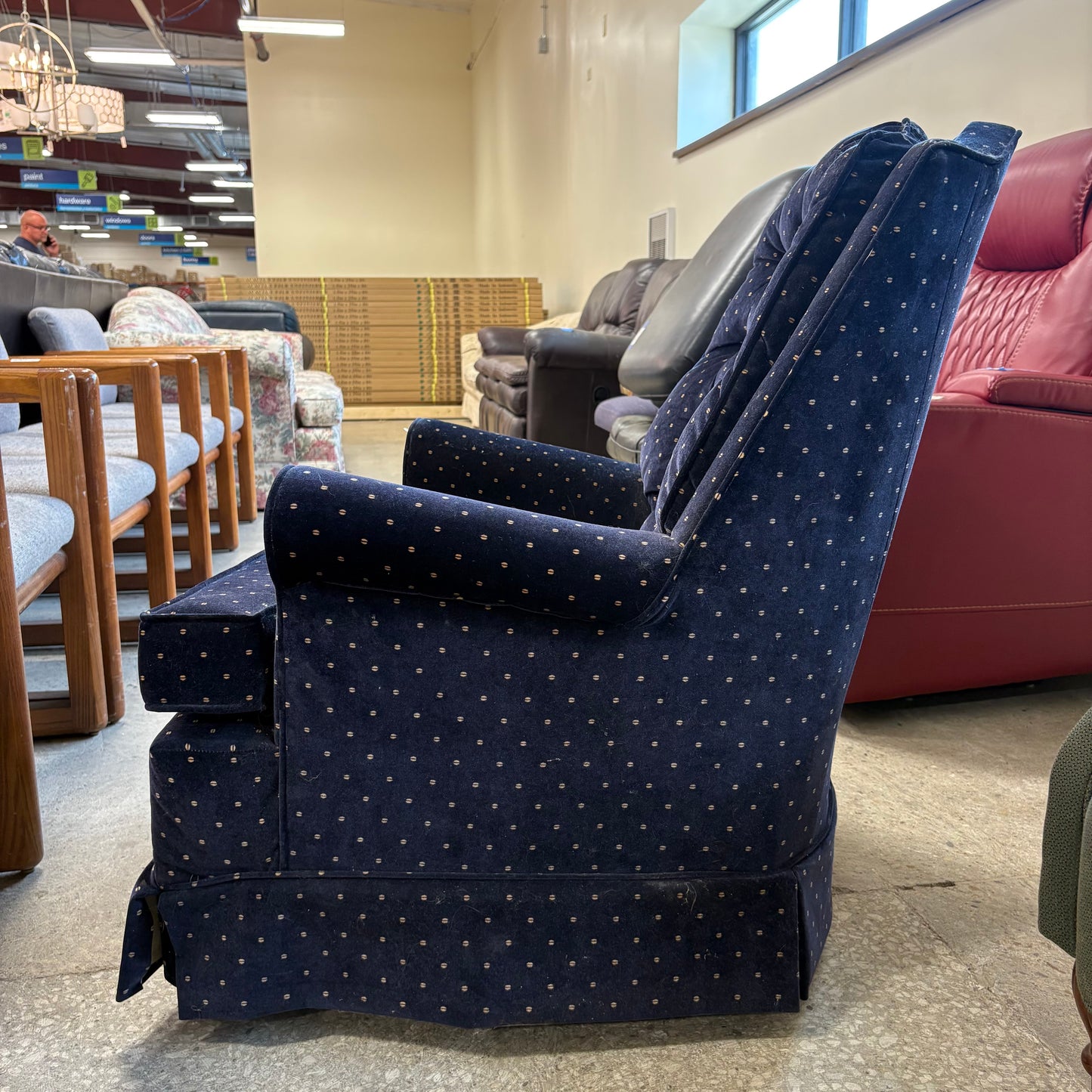 Velvet Tufted Swivel Armchair