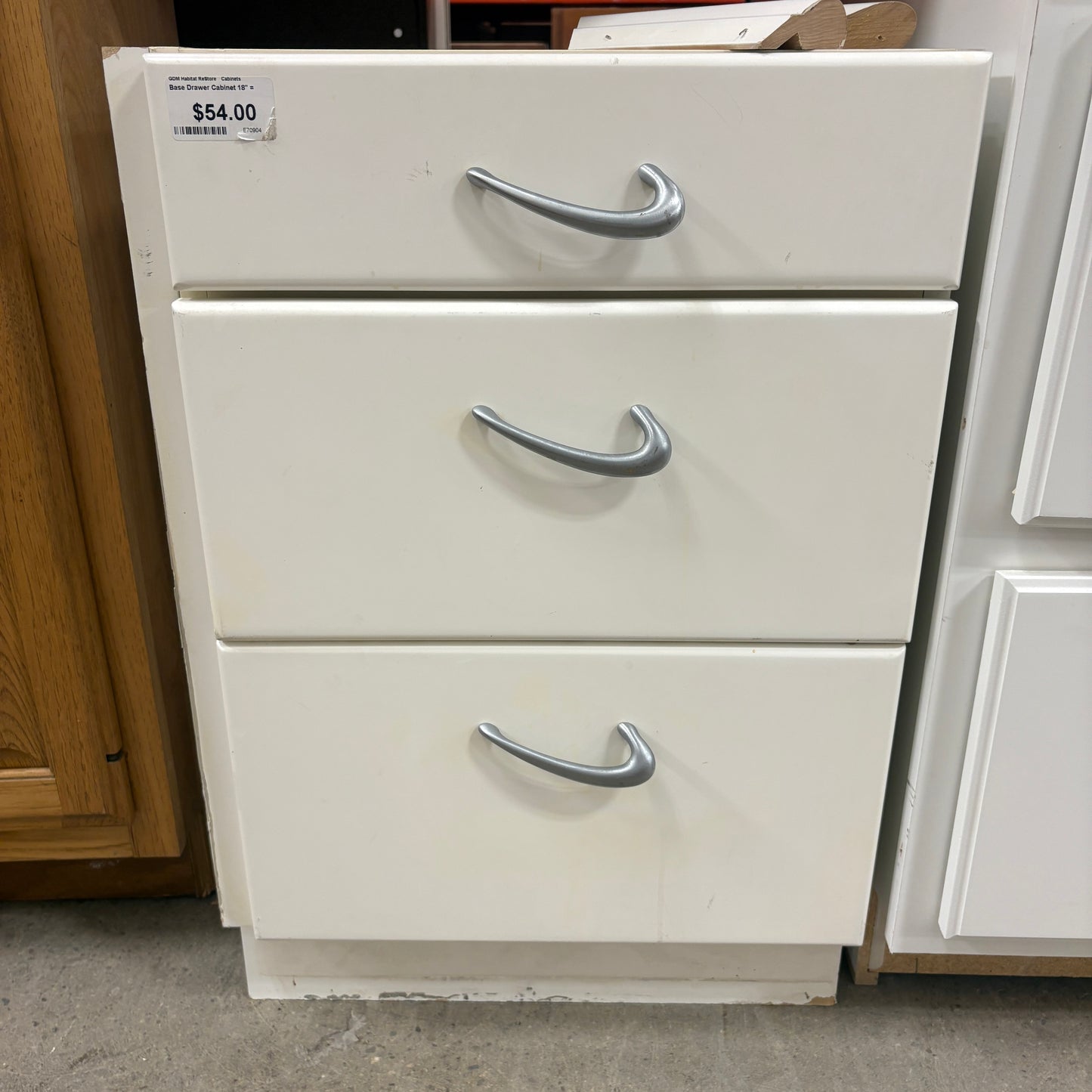 White 3-Drawer Cabinet w/Pull