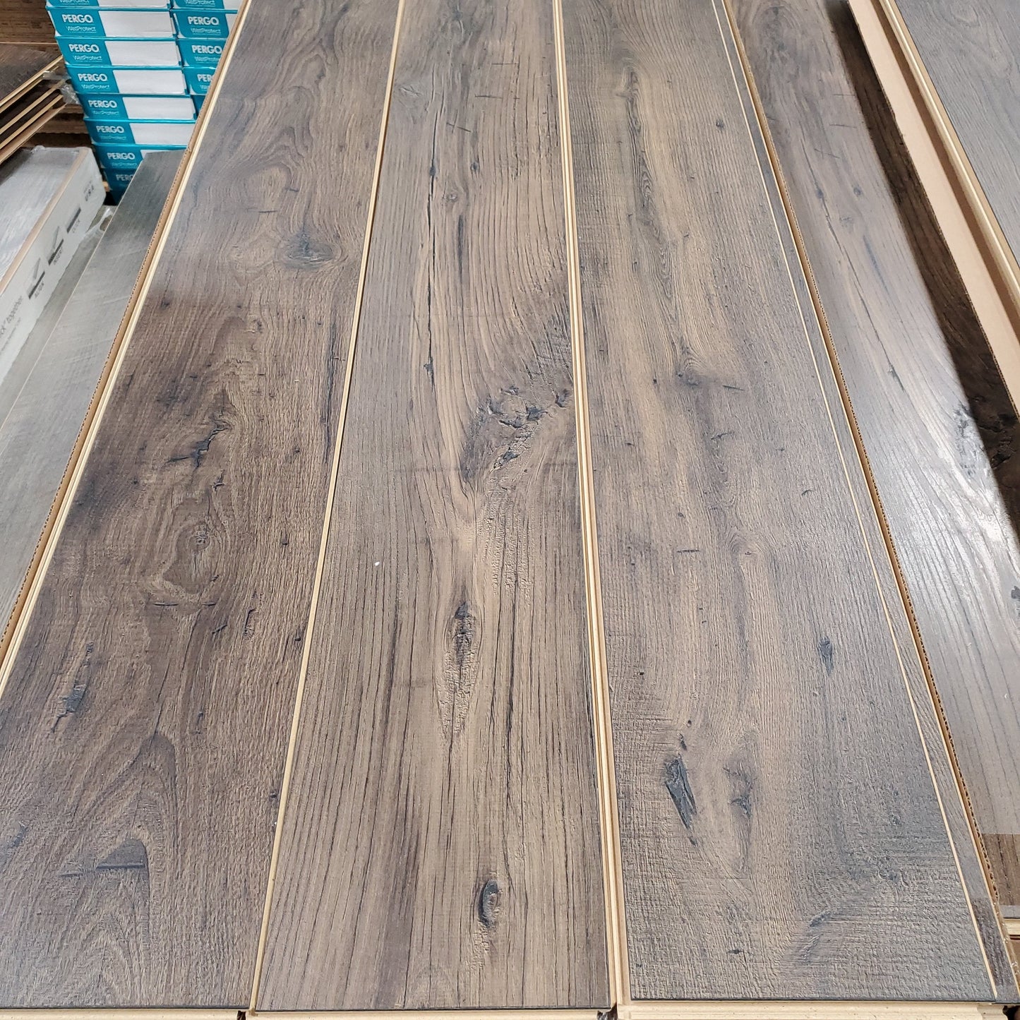 Laminate Flooring - Knotted Chestnut - 16.93 sq ft Laminate Flooring