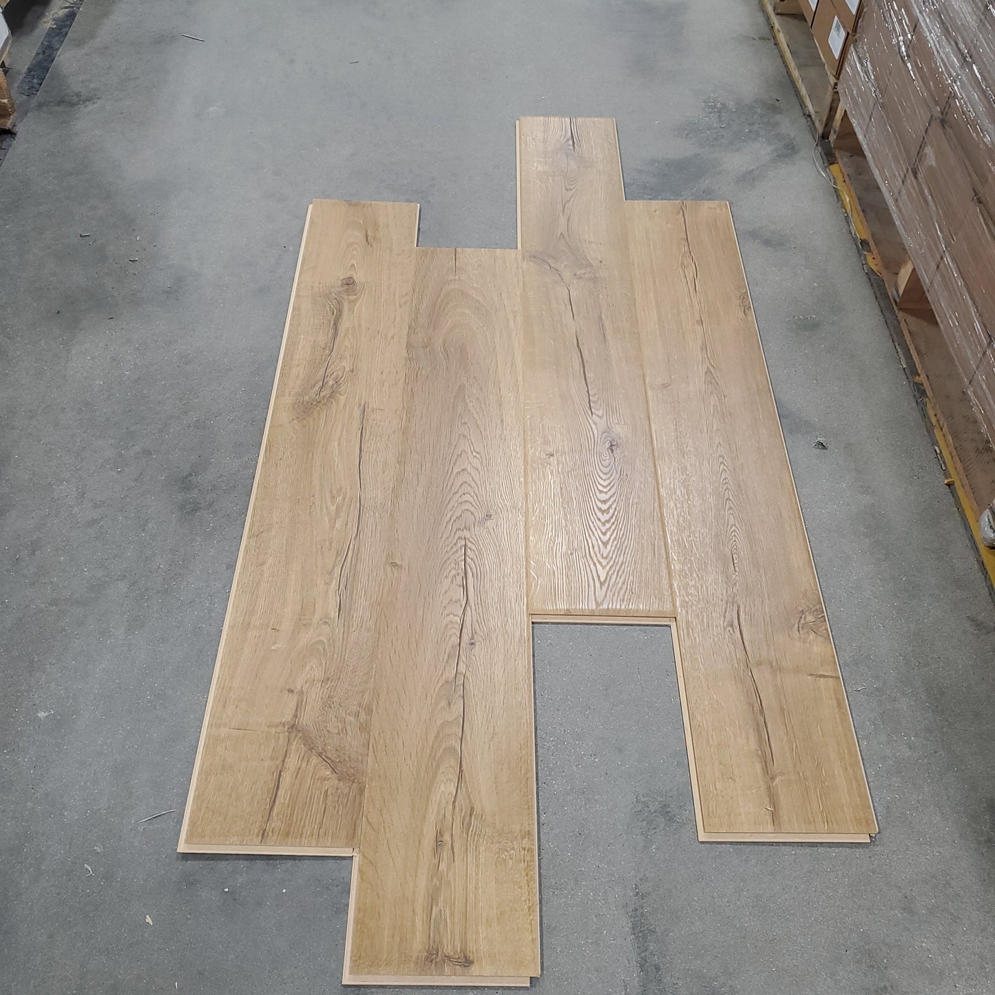 Laminate Flooring - Valladolid Oak - 22.09 sq ft Laminate Flooring