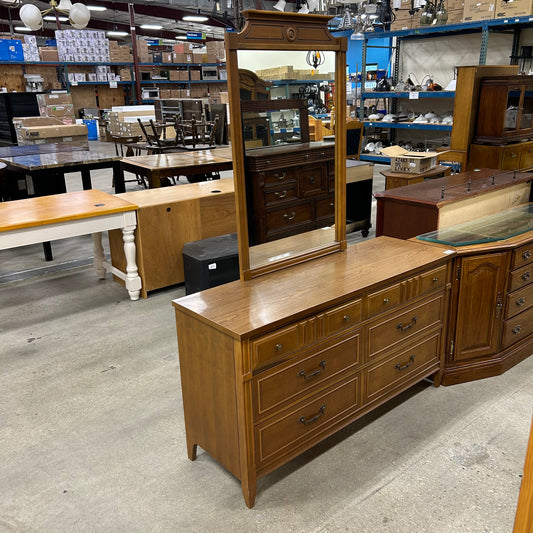 Bassett Dresser w/ Mirror