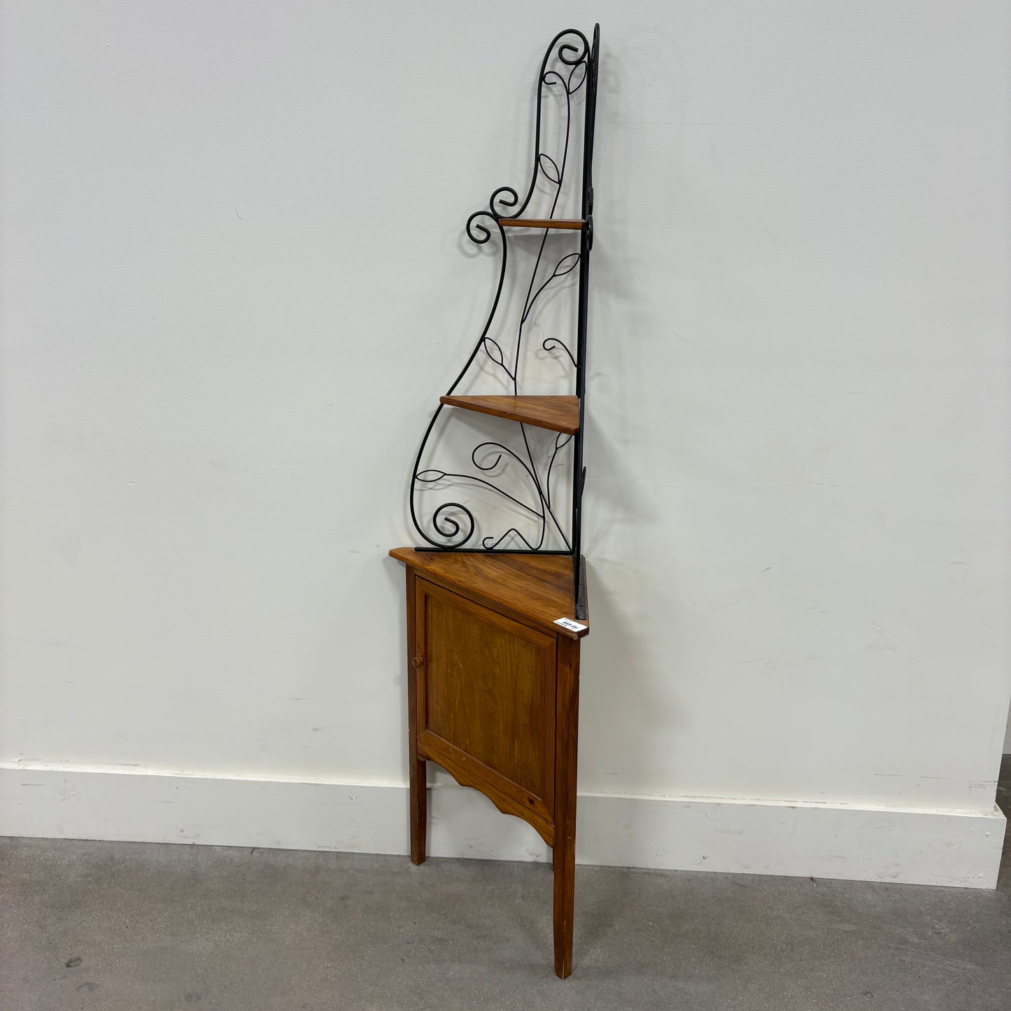 Corner Vines Baker's Rack