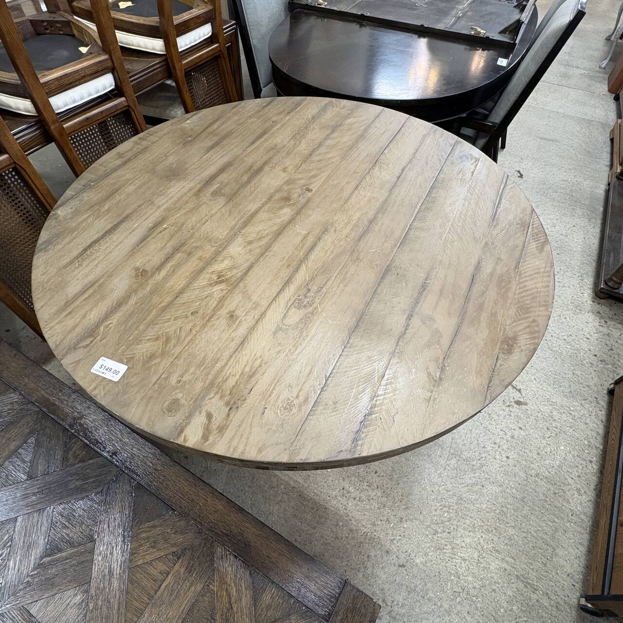 Round Pedestal Dining Table FALSE