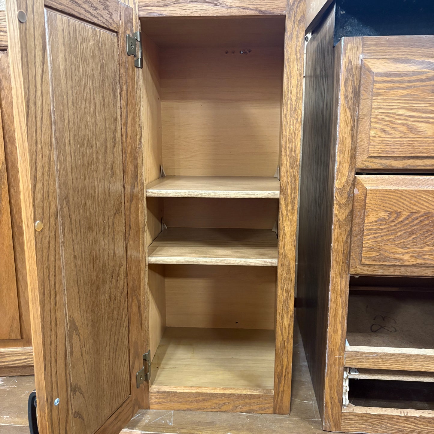 18-Piece Oak Cabinet Set FALSE