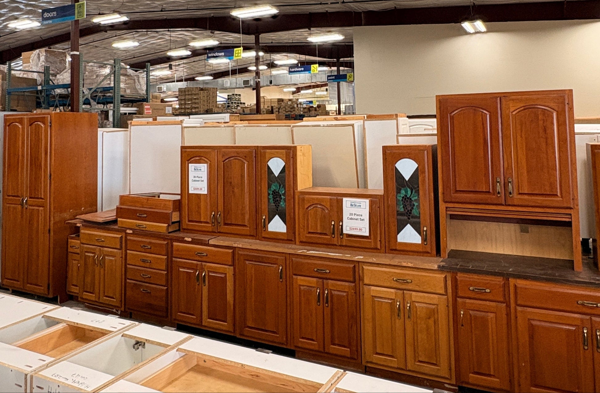 20pc Stained Glass Cabinet Set