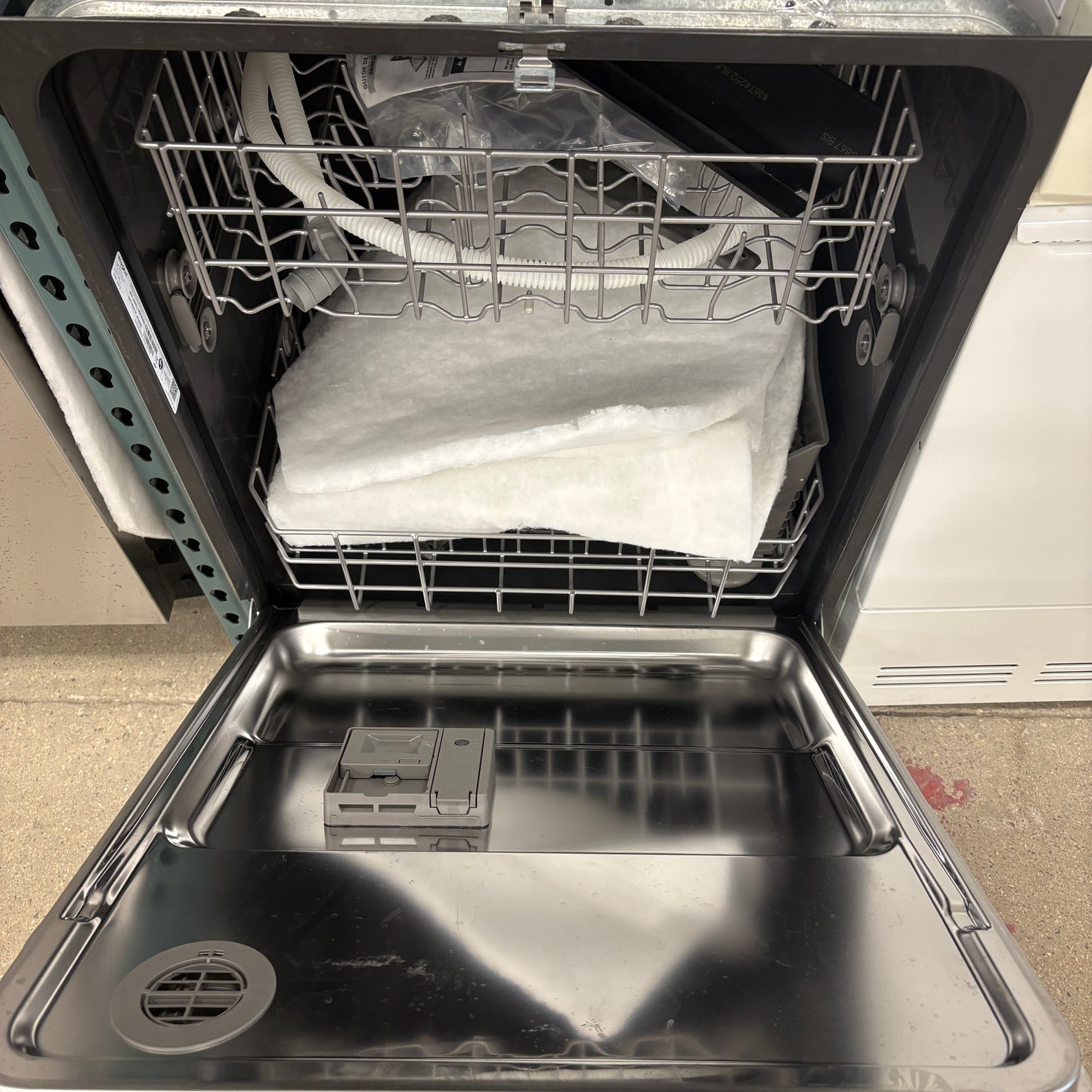 Whirlpool Dishwasher