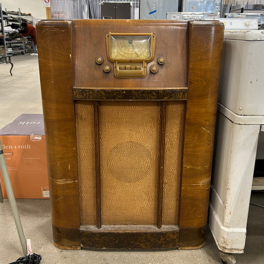 Antique Silvertone Radio