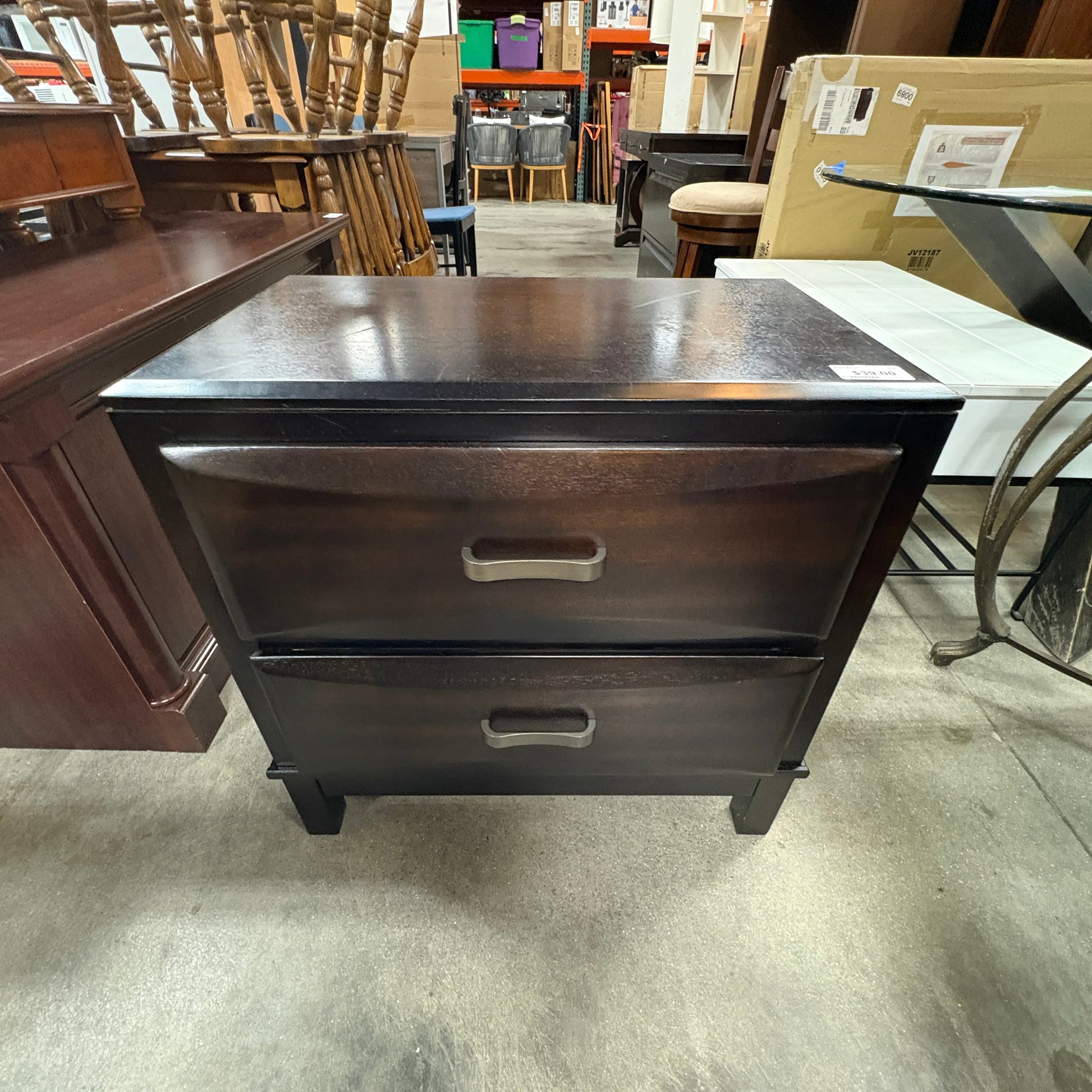 Ashley 2-Drawer Nightstand - additional view