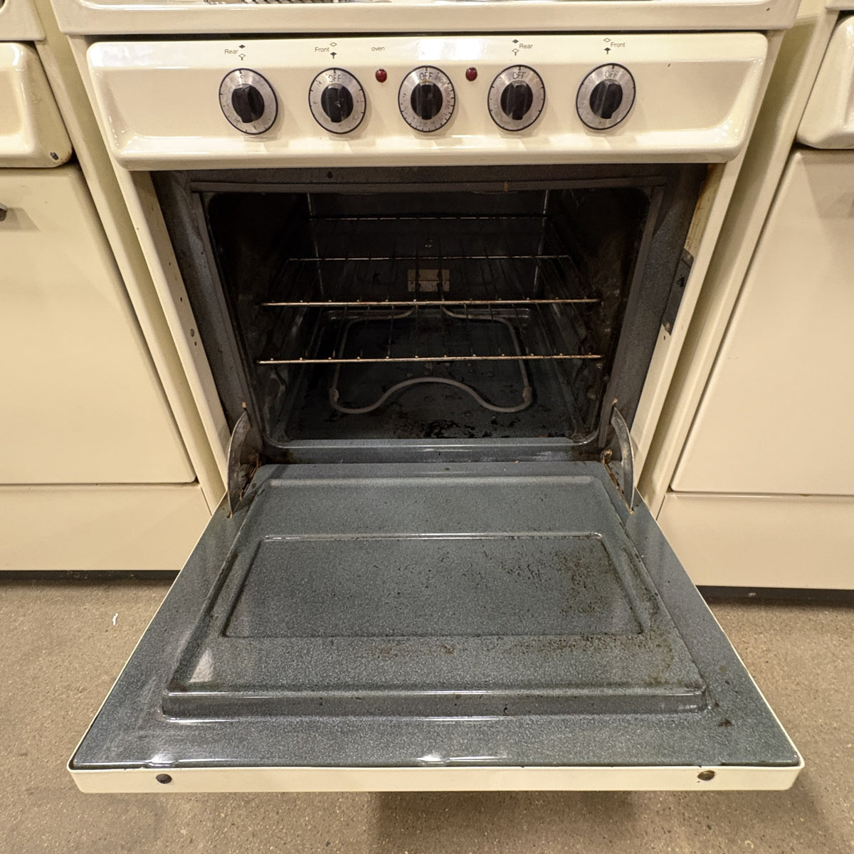 24 in Hotpoint Electric Range FALSE location-set