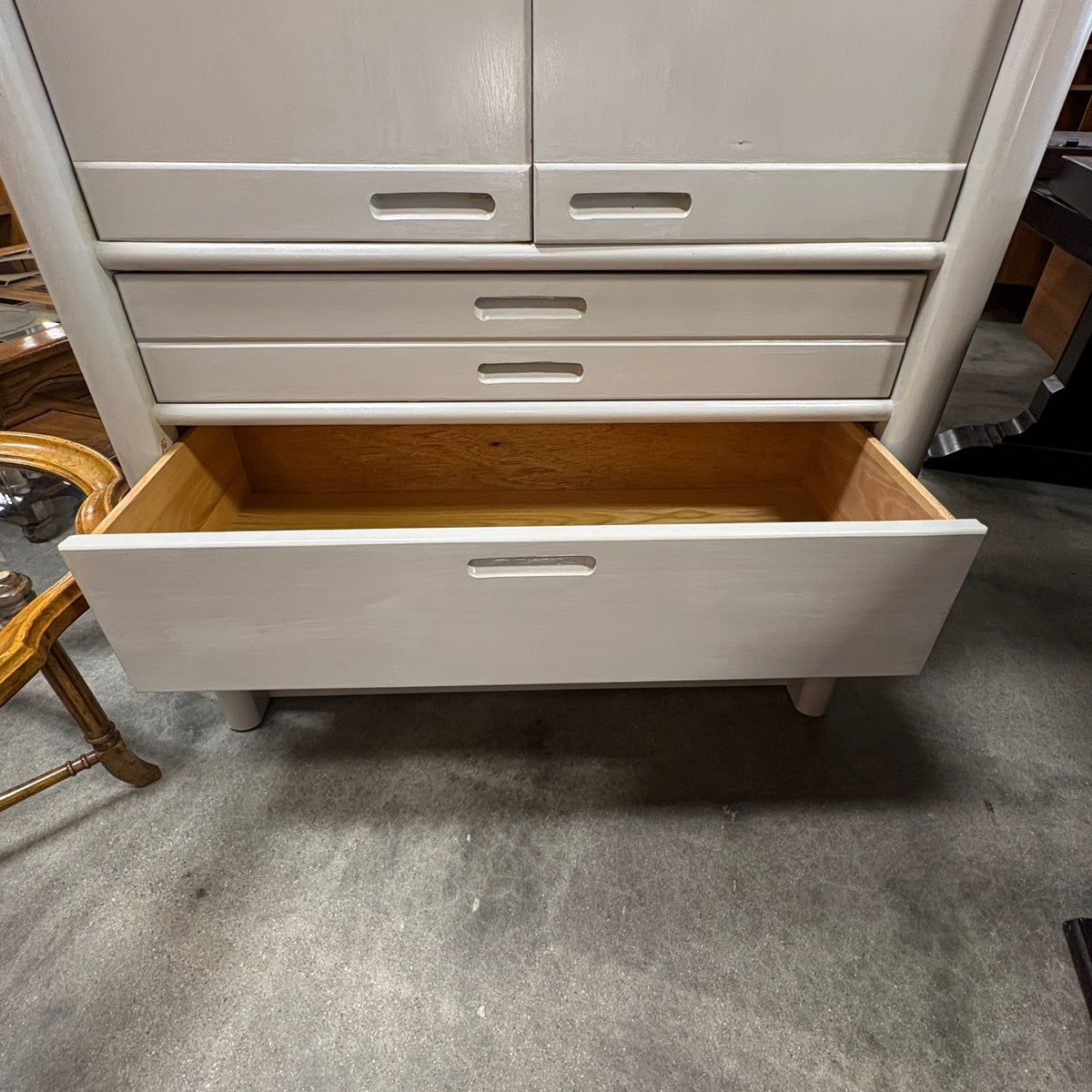 Thomasville Grey-Painted Oak Armoire with Five Drawers - detail 5