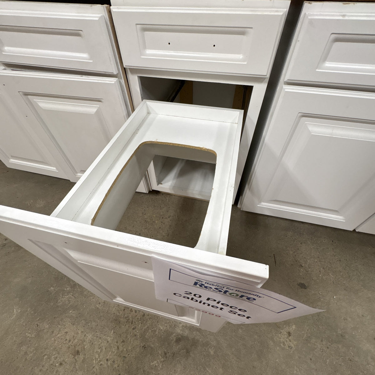 20 Pc White Cabinet Set FALSE location-set