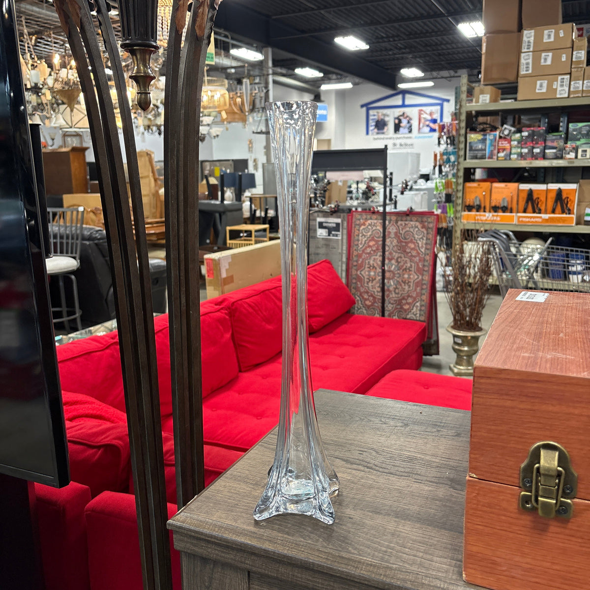 17 in Clear Glass Eiffel Tower Bud Vase