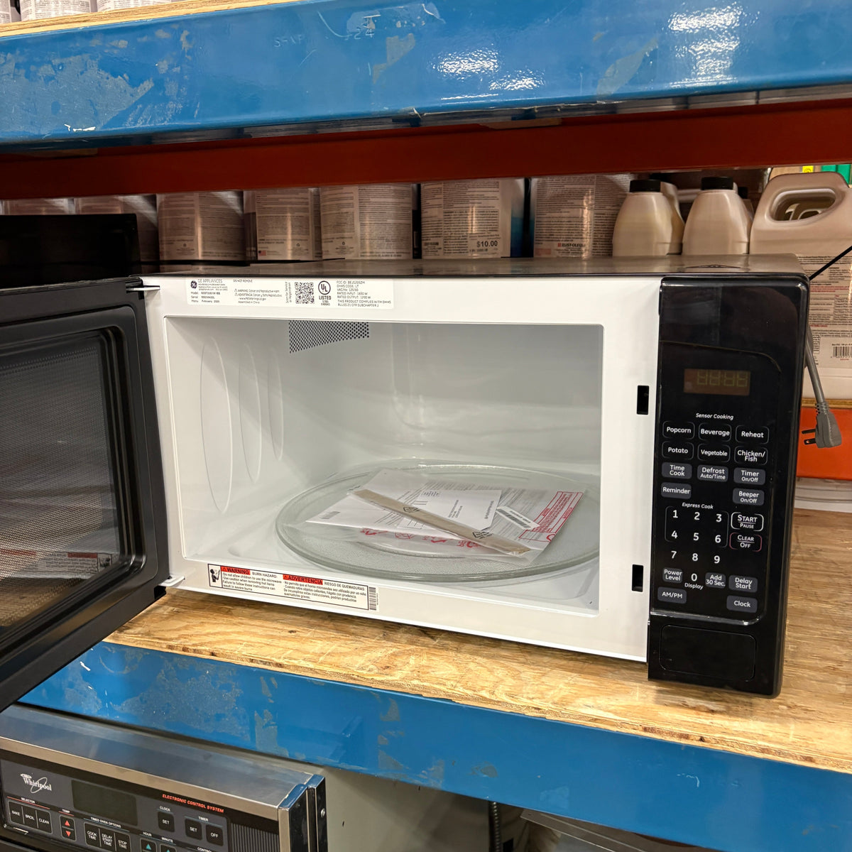 GDM Habitat for Humanity ReStore GE Black Countertop Microwave