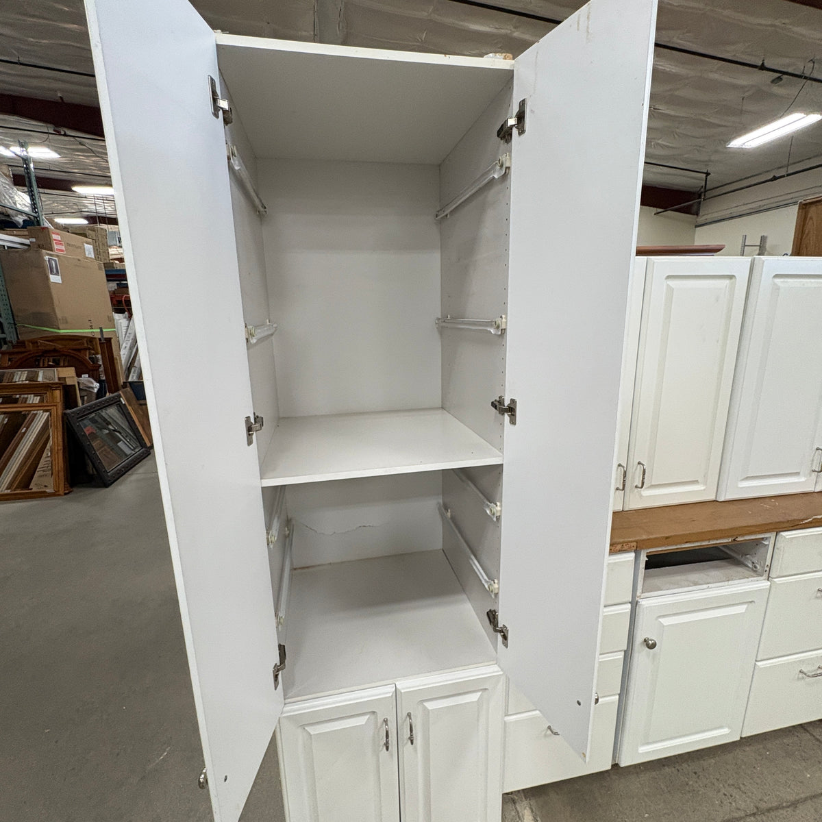 25 Pc White Cabinet Set