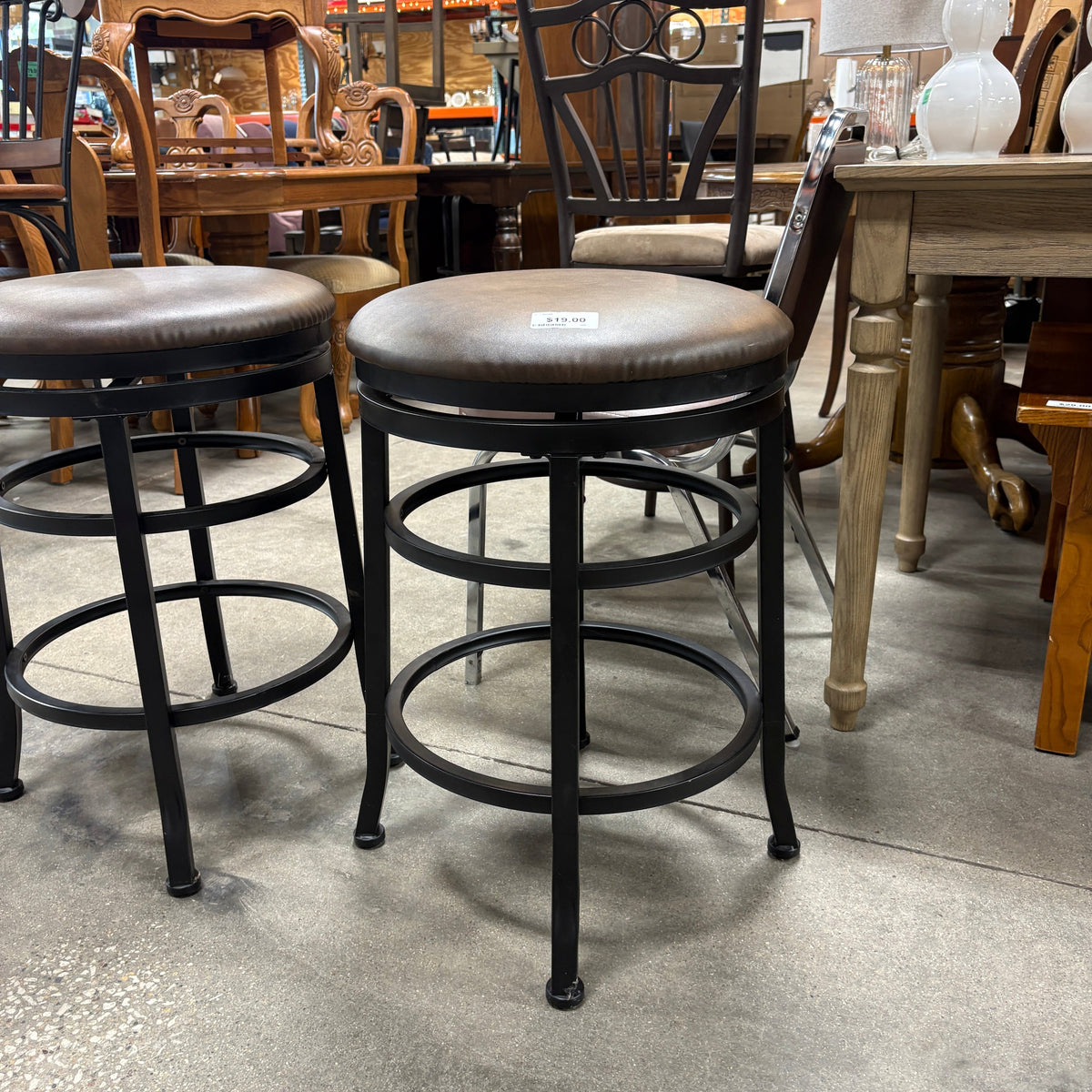 GDM Habitat for Humanity ReStore Round Swivel Bar Stool