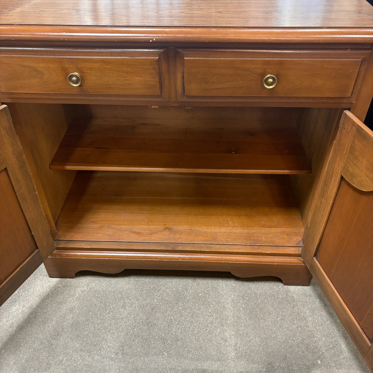 Oak 2 Door 2 Drawer Cabinet