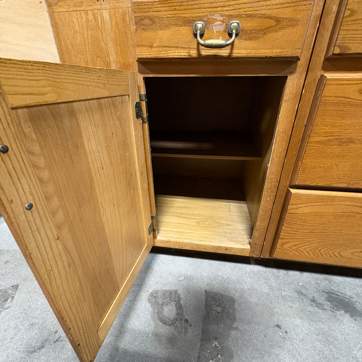17 Pc Oak Cabinet Set
