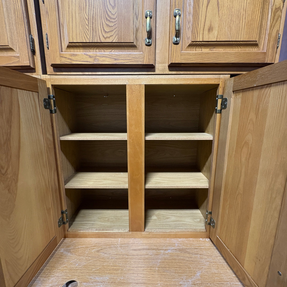17 Pc Oak Cabinet Set