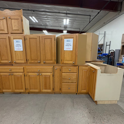 18 Pc. Oak Cabinet Set