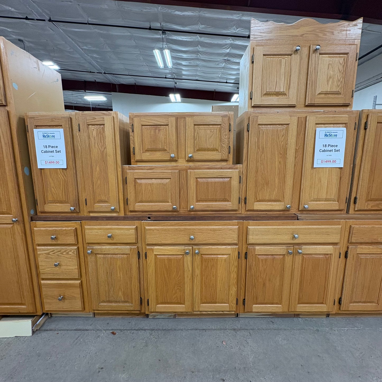18 Pc. Oak Cabinet Set