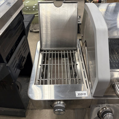 Monument Propane Grill w/ Burn