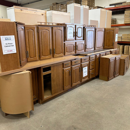 18 Pc. Cabinet Set