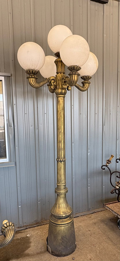 Victorian 5 Globe Pole Light