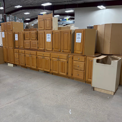 18 Pc. Oak Cabinet Set