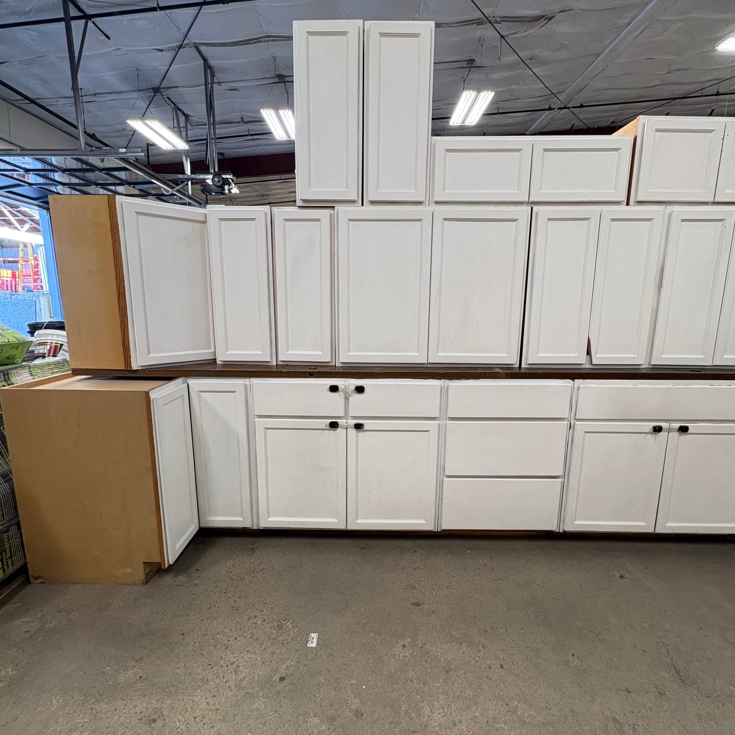 19 Pc. Cabinet Set