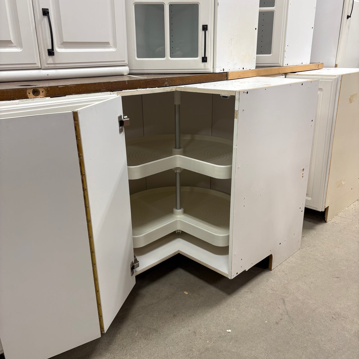 19 Pc. Cabinet Set