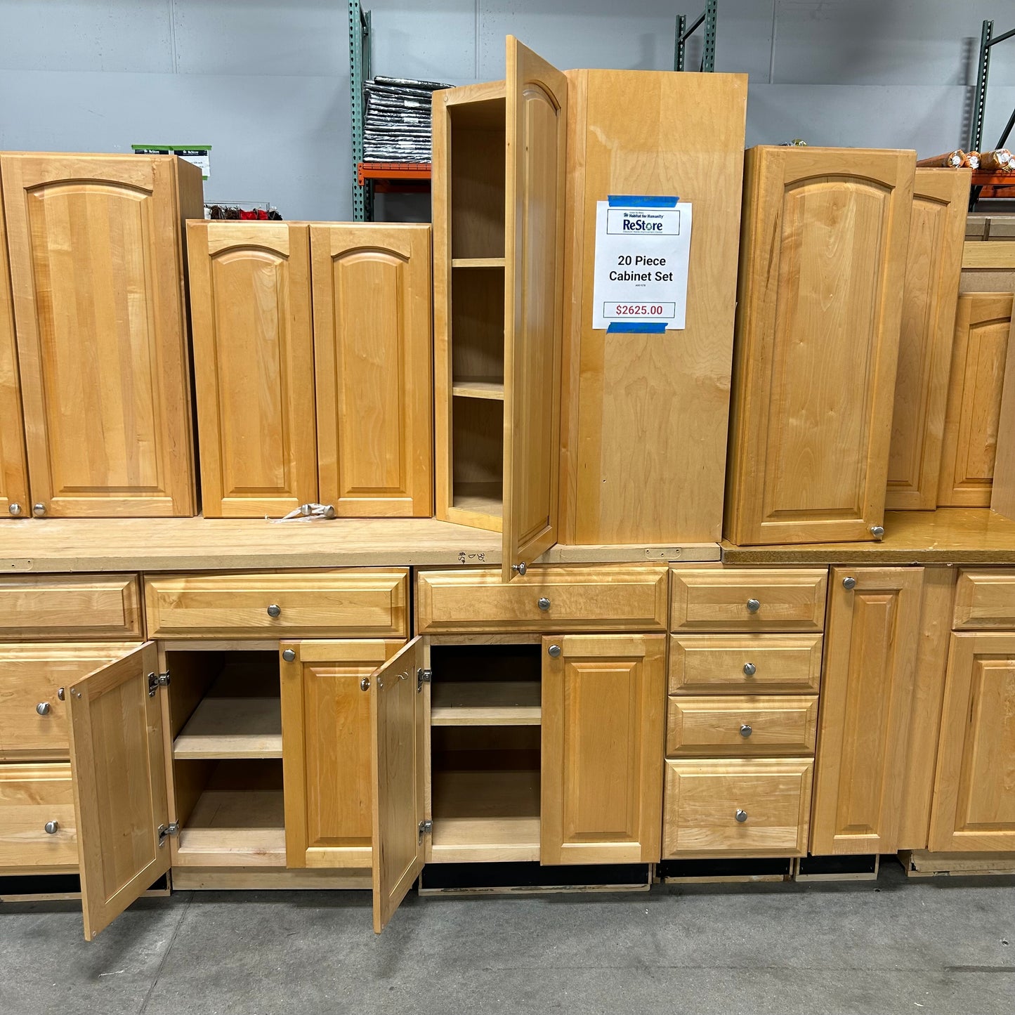 20 Pc. Cabinet Set