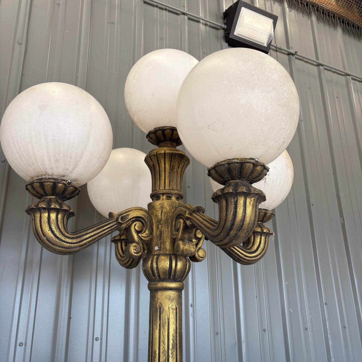 Victorian 5 Globe Pole Light
