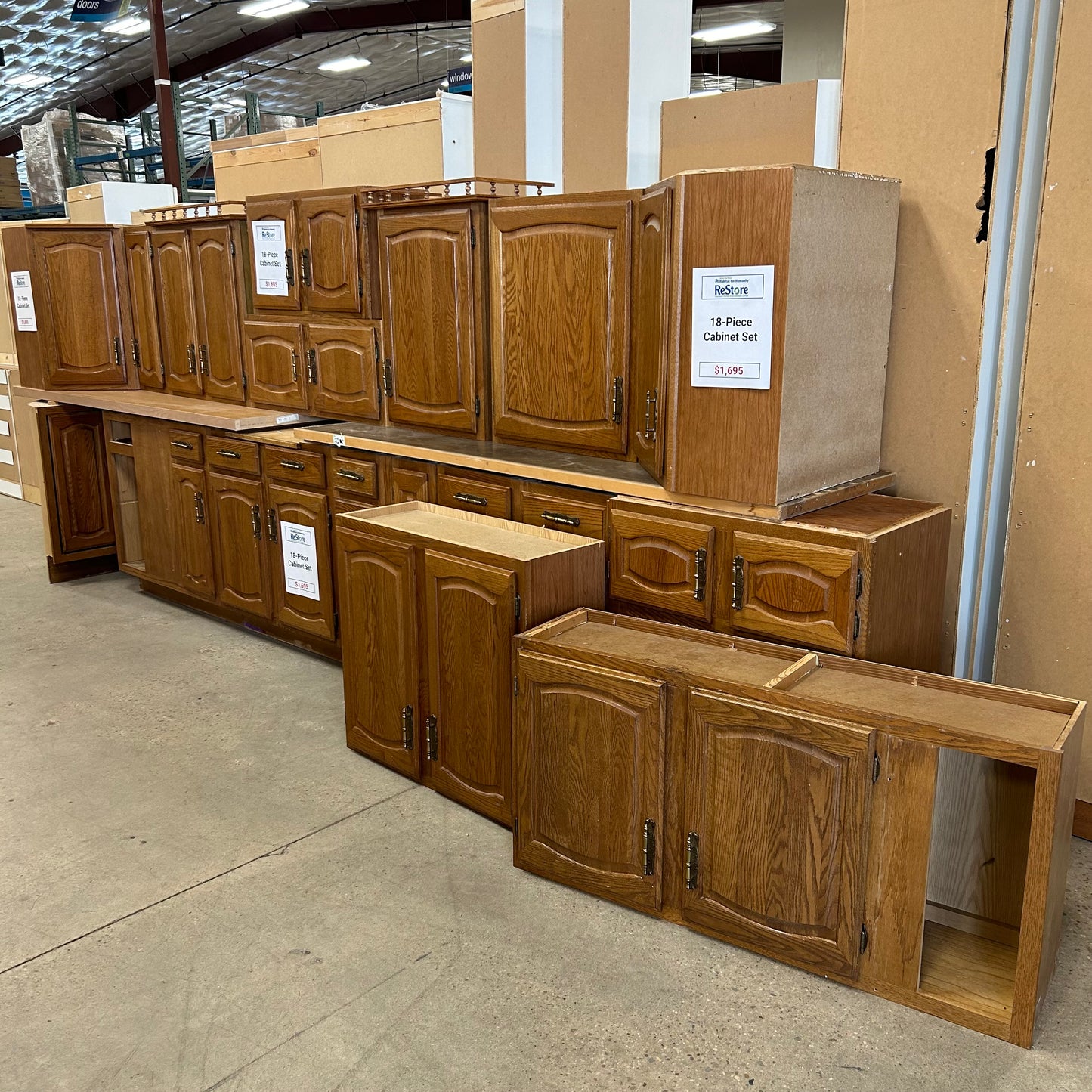 18 Pc. Cabinet Set