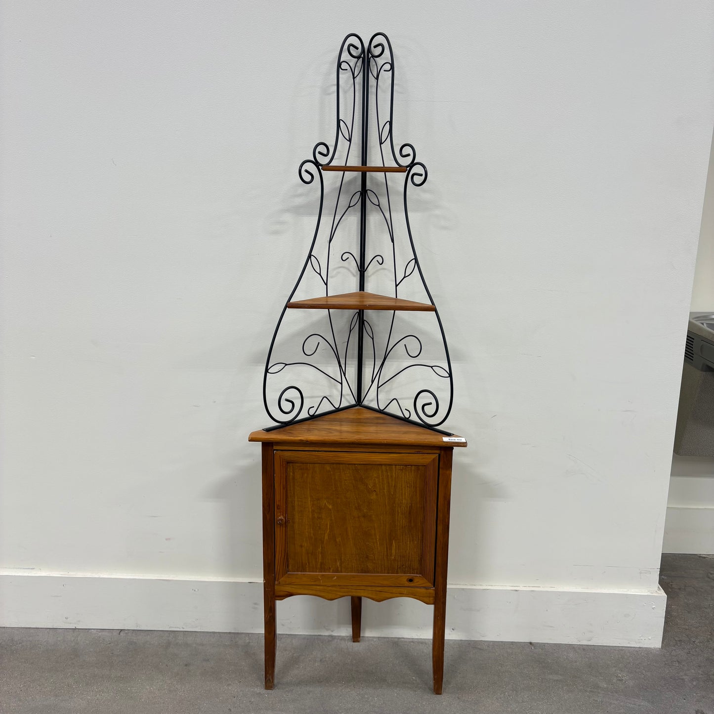 Corner Vines Baker's Rack