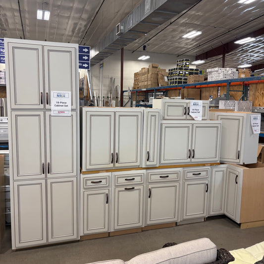 18 Pc. Cabinet Set
