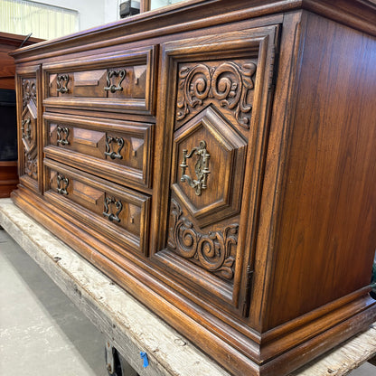 Vintage 9-Drawer Dresser
