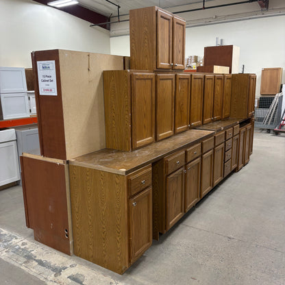 17 Pc. Cabinet Set