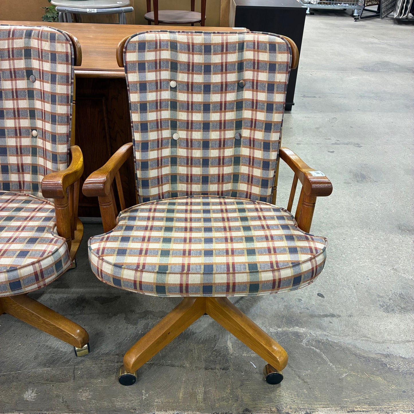 Plaid Cushioned Rolling Chair
