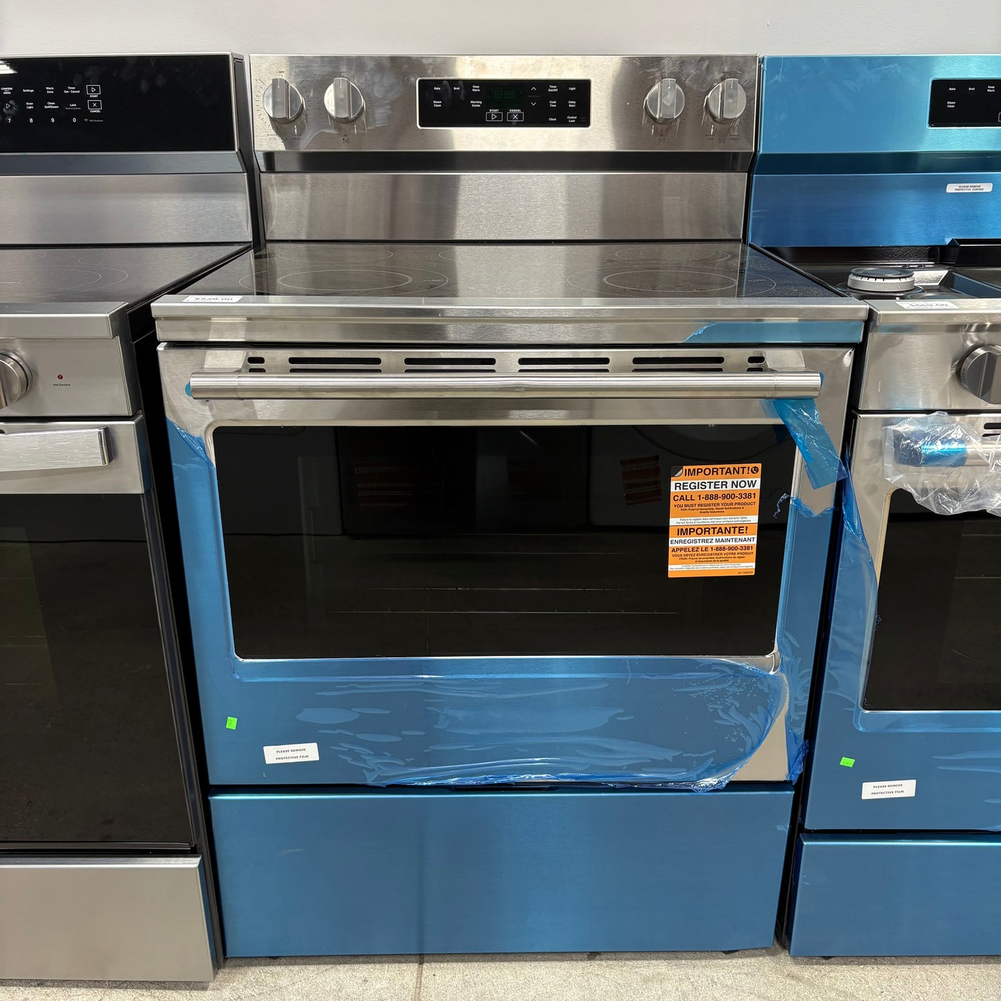 Maytag Electic Range w/Steam