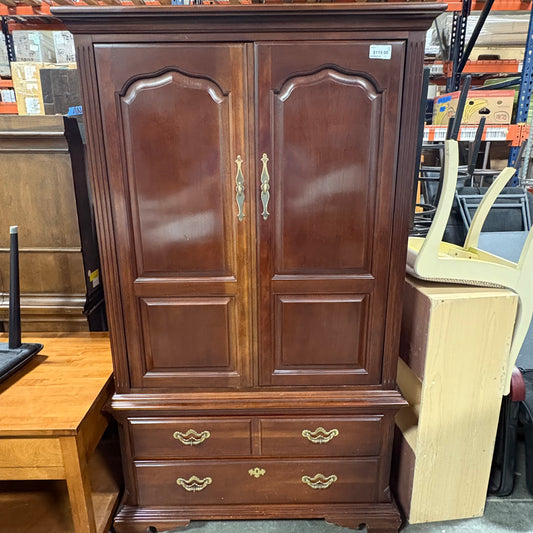 Traditional Style Media Chest