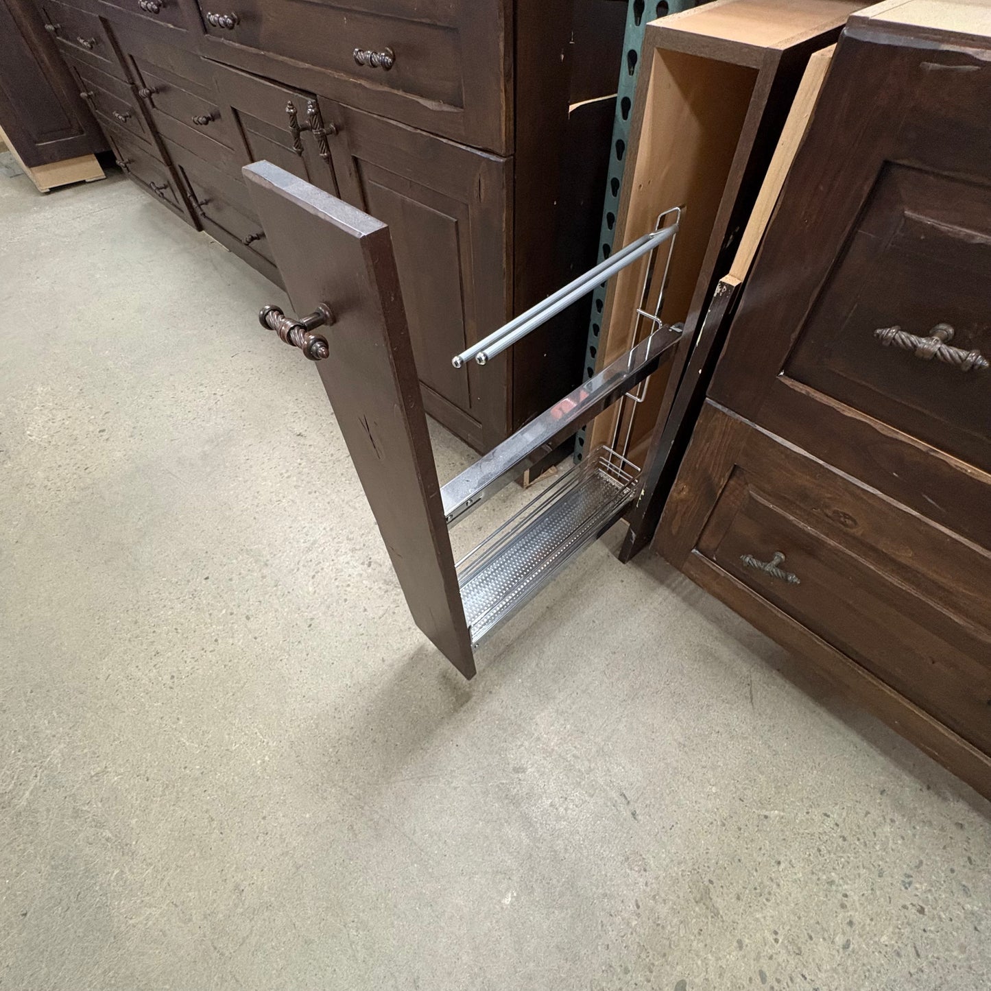 28 Piece Cabinet Set