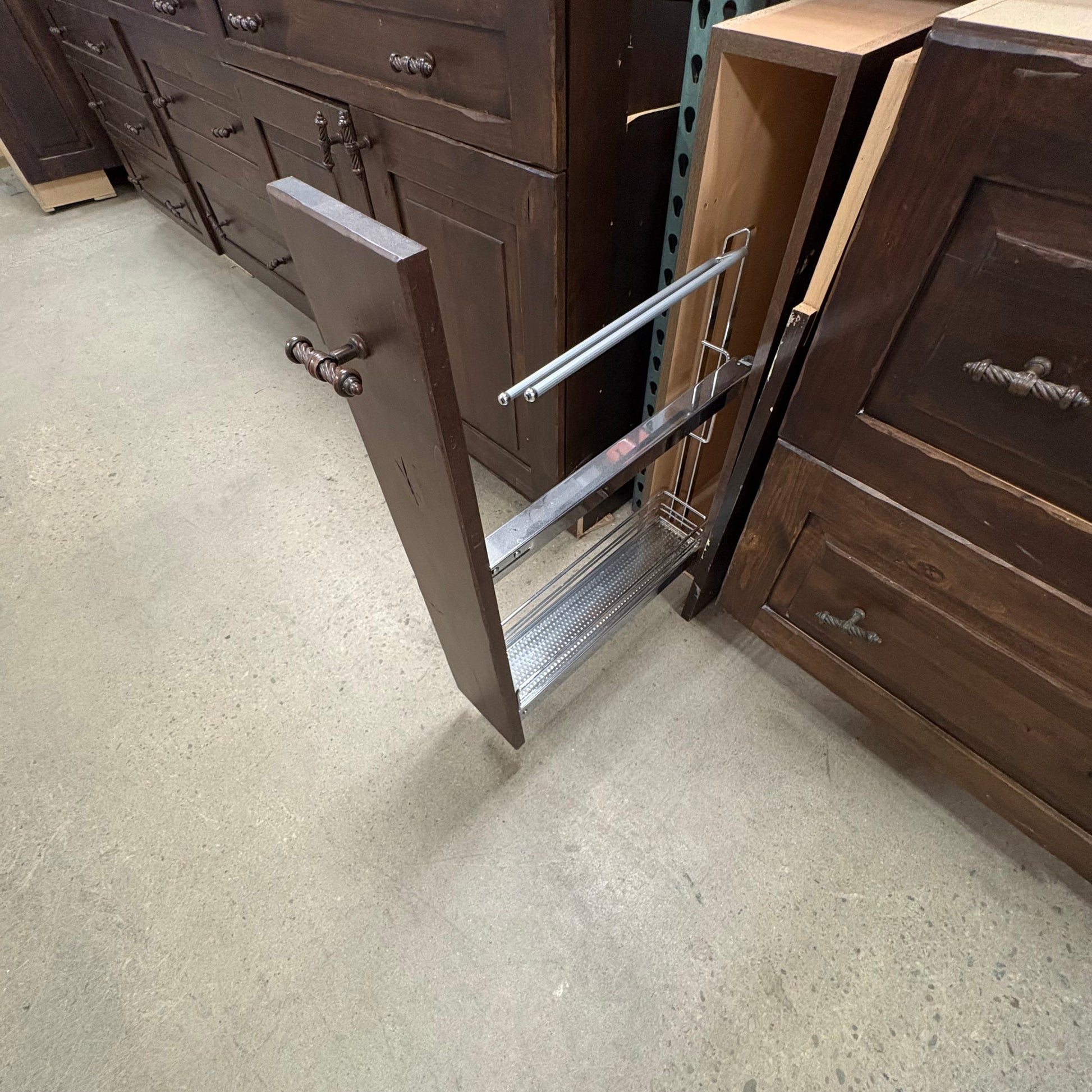 28 Piece Cabinet Set