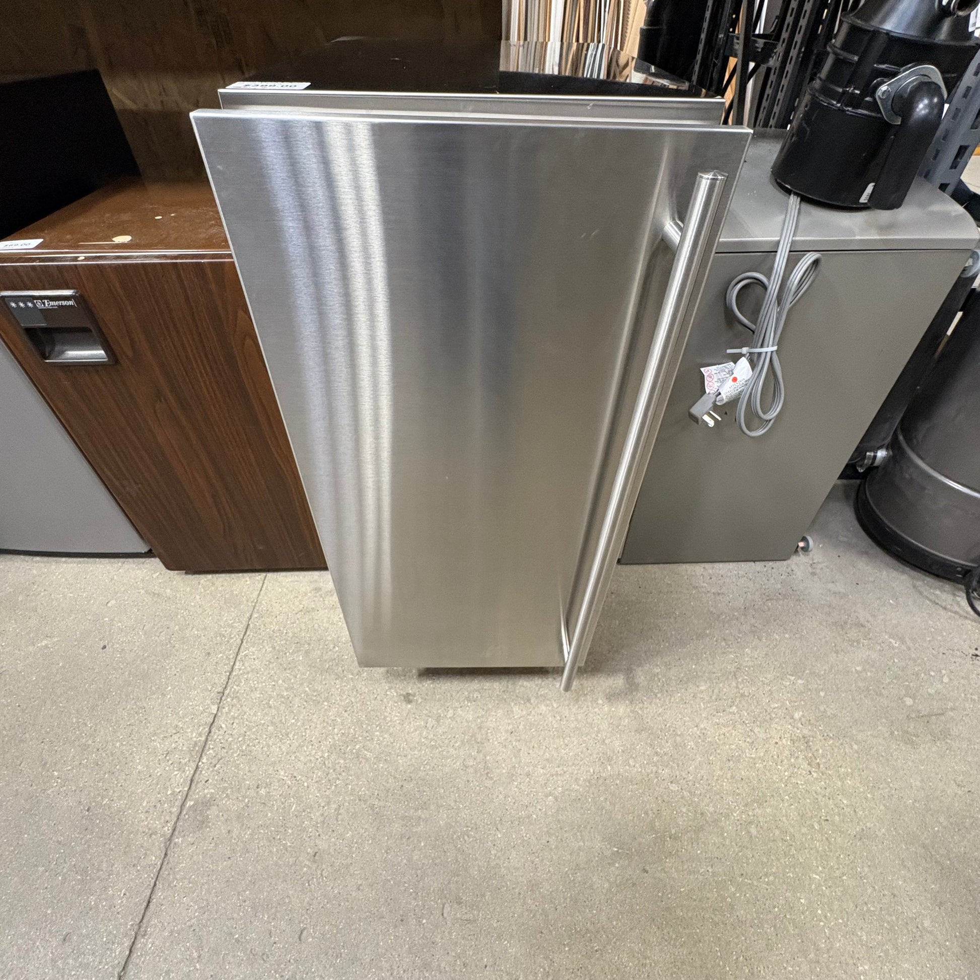 GE Cafe 15" Built-In Ice Maker TRUE