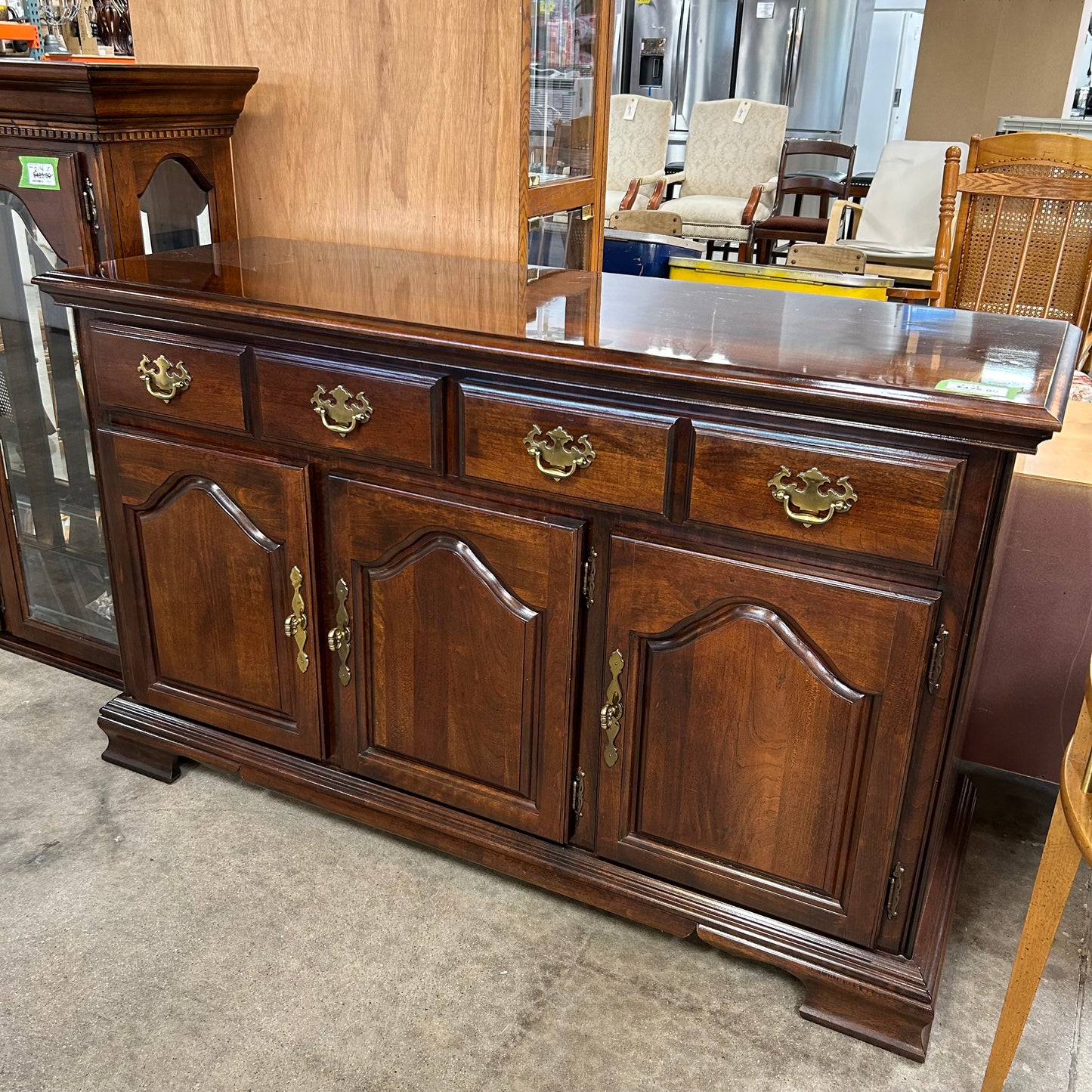 Lacquered Display Hutch